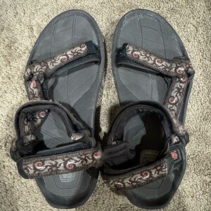 EUC Teva Hurricane Sandals W9.5